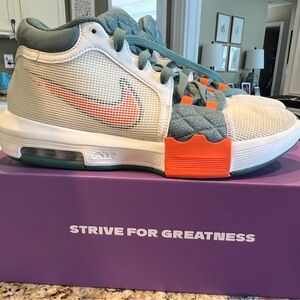 NIKE LEBRON WITNESS VIII